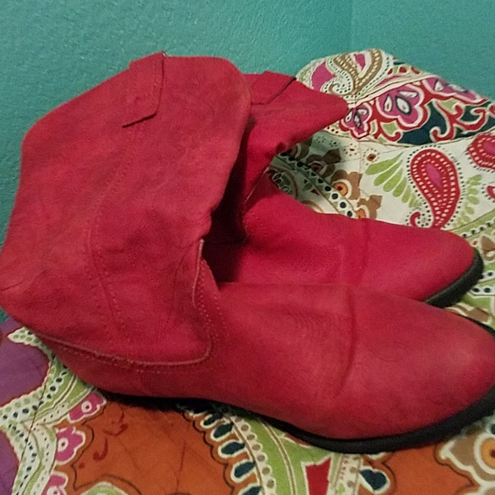Red Boots - Picture 4 of 4